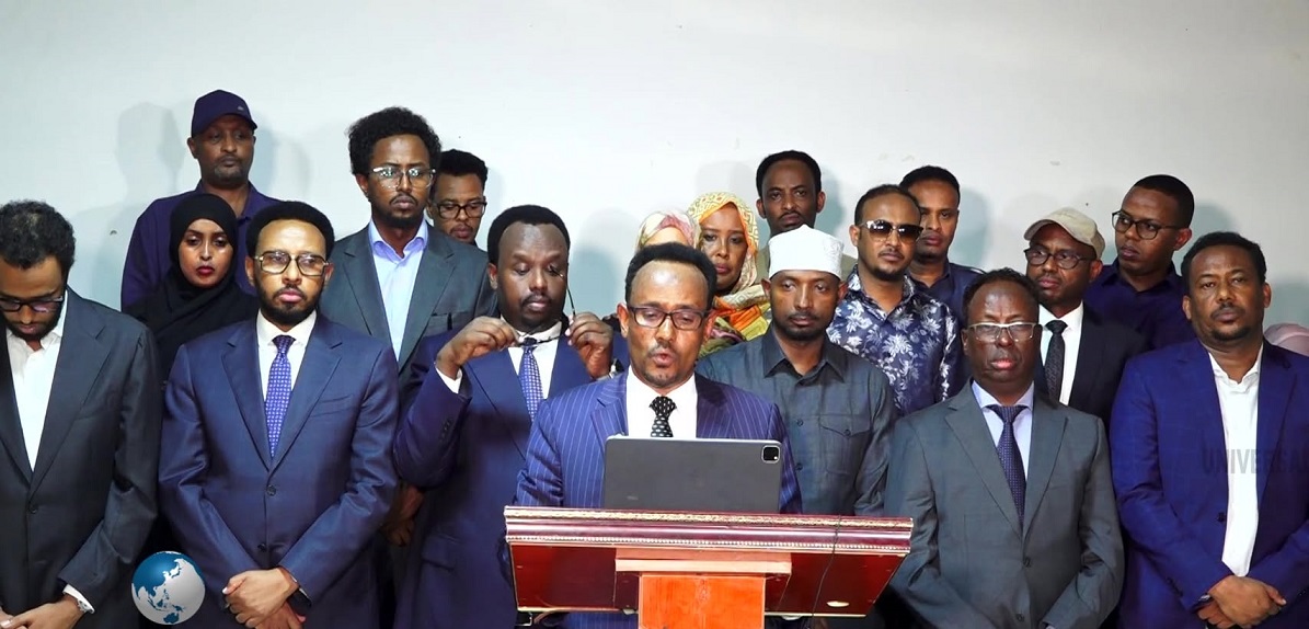 Masuuliyiinta Gobolada Waqooyi ku metela Dowladda Federaalka.jpg